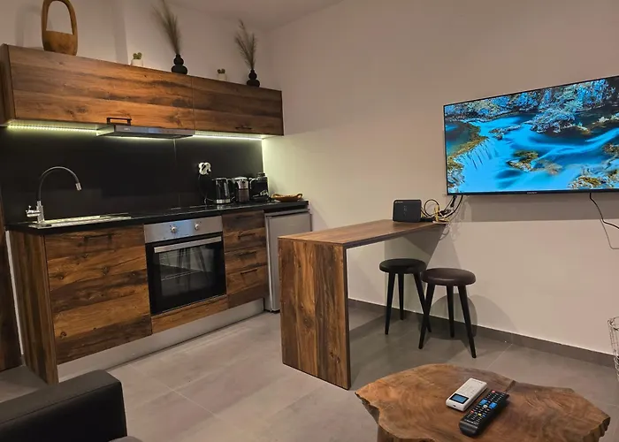 άνετο στο κέντρο της θεσσαλονίκης *